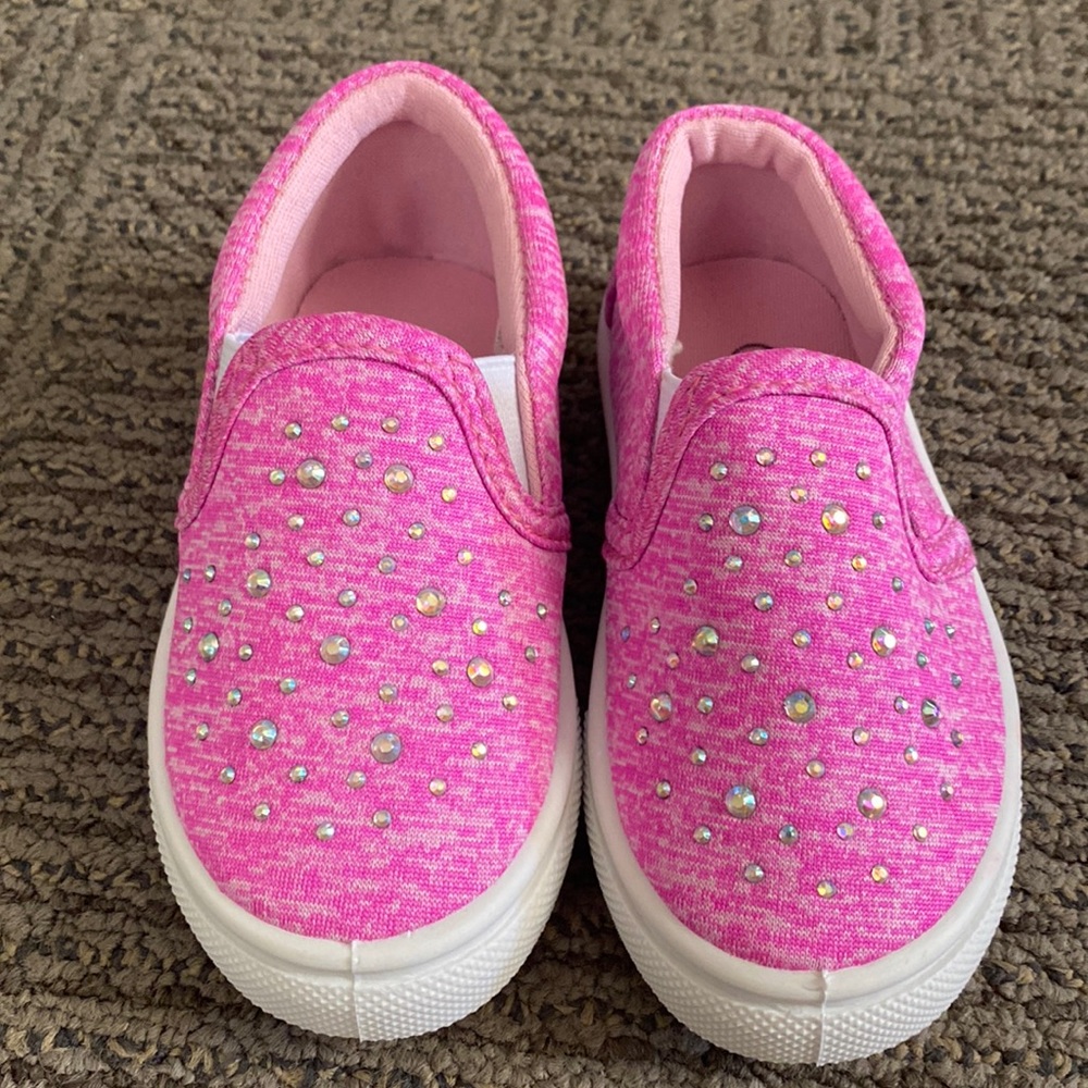 New without tags! Pink slip ons Size:5